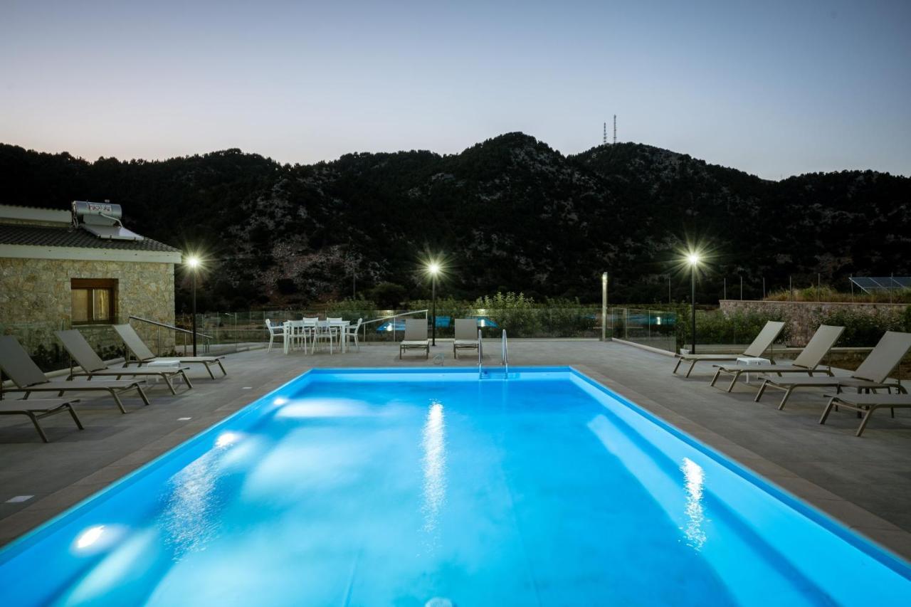 Omalos Village エクステリア 写真